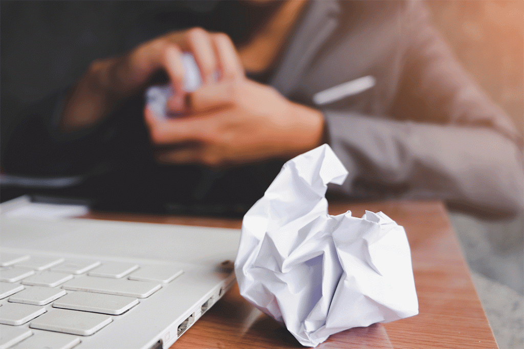 طرحواره خودکنترلی افراطی | وقتی کنترل، جای زندگی را می‌گیرد